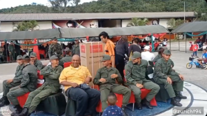 Militares venezolanos se pelean por “la sillita” (VIDEO)