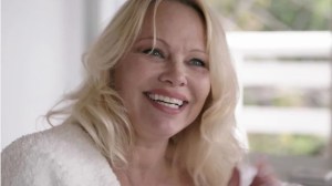 Pamela Anderson lo cuenta TODO: la “bomba sexy” de Baywatch, al desnudo en su esperado documental para Netflix