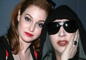 Marilyn Manson evita uno de sus juicios por violación tras llegar a un acuerdo con la actriz Esmé Bianco