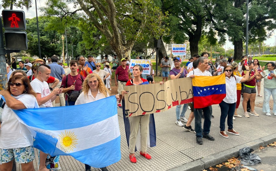 Protestaron en Buenos Aires tras el anuncio de la llegada de Maduro a Argentina (VIDEO)