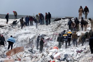 Balance de muertos tras poderoso terremoto en Turquía y Siria sube a más de seis mil