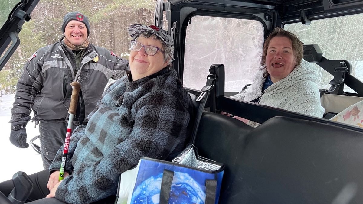 Hallaron con vida a dos mujeres después de quedar atrapadas en la nieve durante cinco días en Maine