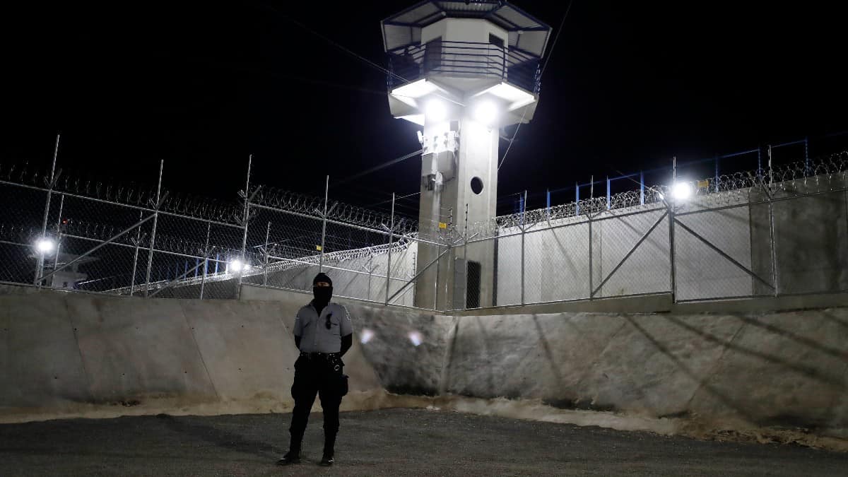 La nueva medida en una cárcel de El Salvador que ha sido aplaudida por centenares de personas en el mundo