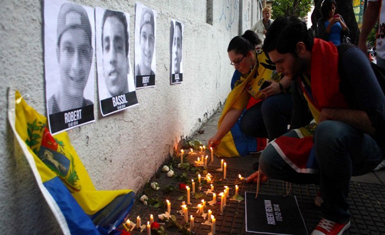 El “Señor del Papagayo” rindió homenaje a Bassil Da Costa y Robert Redman este #12Feb (FOTO)