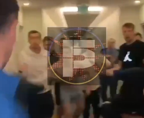 Futbolistas rusos y ucranianos prendieron trifulca dentro de un hotel en Turquía (VIDEO)