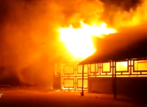 Incendio en Zulia: llamas consumieron el Mercal de Sinamaica este #22Feb (Videos)