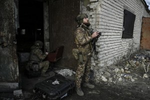 Pese a la amenaza rusa, más de tres mil civiles ucranianos se resisten a abandonar Bajmut