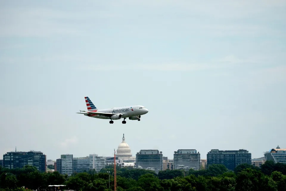 Joven murió de un paro cardíaco en vuelo hacia Miami: El desfibrilador no estaba cargado