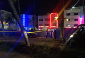 Al menos un muerto y un herido de gravedad por tiroteo en popular avenida de Miami Beach