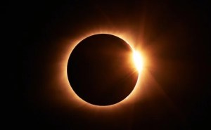Faltan pocos días para el gran eclipse total de Sol que recorrerá América: así podrás verlo desde Venezuela