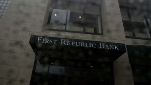 Acciones de First Republic Bank se desploman un 60% mientras persisten los temores sobre los bancos regionales