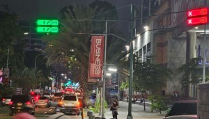 VIDEO: Darwin González presentó nuevos semáforos en Las Mercedes mientras choferes se “comían la luz” en VIVO
