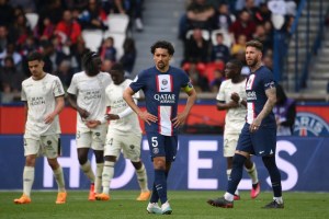 Lorient aprovechó el pésimo rendimiento del PSG para ganar en París