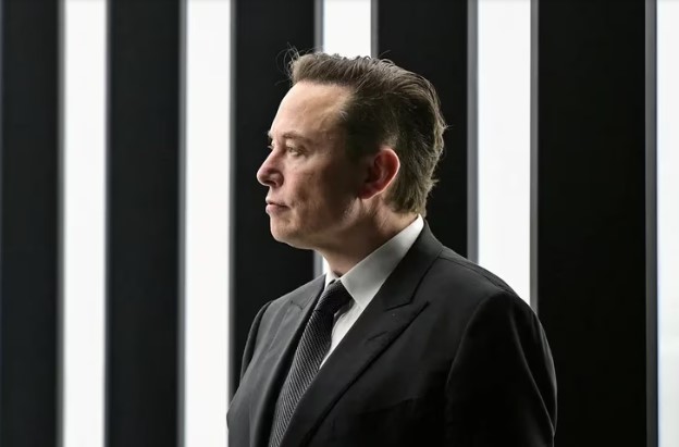 La vida de Elon Musk llegará al cine en una película de Darren Aronofsky