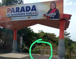 ¡Insólito! Alcaldesa chavista mandó a pintar una parada en Ocumare del Tuy, pero olvidó algo importante (Fotos)