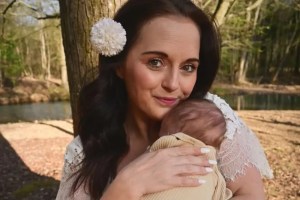 Fue al baño por un dolor de estómago, pero dio a luz: La mujer de Georgia que no sabía de su embarazo