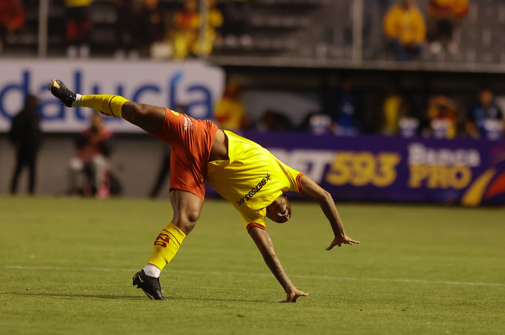 Rómulo Otero debutó con gol de tiro libre con el Aucas (Video)