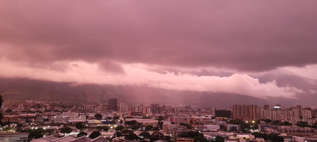 Diluvio golpea la capital: Intensas lluvias paralizan la Gran Caracas (IMÁGENES)