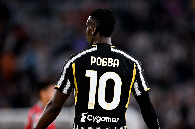 Pogba volvió a ser titular 390 días después, pero se retiró lesionado en el minuto 21