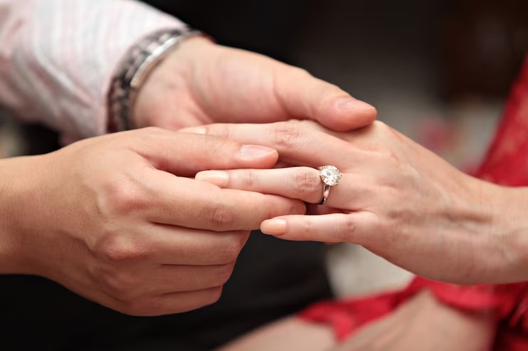 Romántica pedida de matrimonio en pleno vuelo se hace VIRAL, pero por las razones incorrectas (VIDEO)