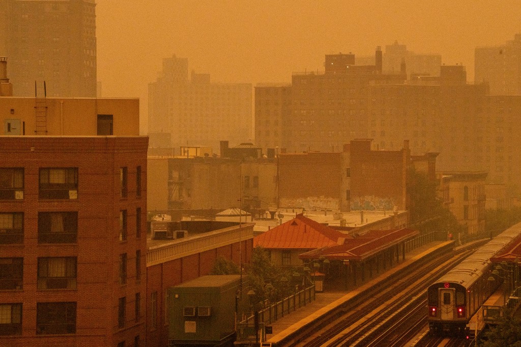 Bruma por los incendios en Canadá se expande a varios Estados en EEUU: pone en riesgo a millones de personas (VIDEOS)