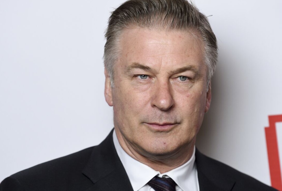 Alec Baldwin fue operado inesperadamente: le reemplazaron la cadera