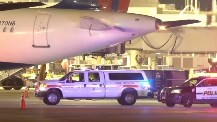 Trabajador de un aeropuerto en EEUU murió tras ser “succionado” por el motor de un avión