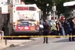 Autobús chocó con varios carros antes de estrellarse en edificio y dejó múltiples heridos en Baltimore