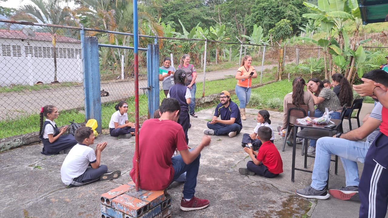 #LoHacemosPosible, una fundación de jóvenes que apoya educación de niños en zonas rurales de Táchira
