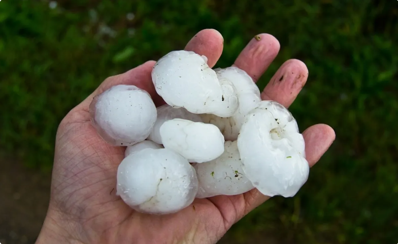 Granizo del tamaño de pelotas de tenis causa caos y deja cientos de heridos en Italia