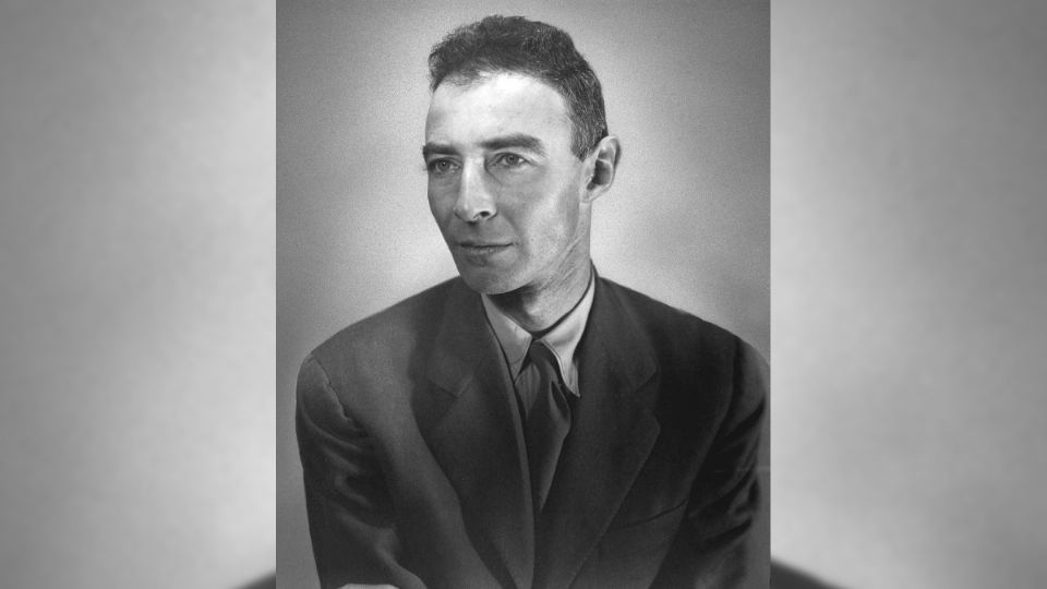 Oppenheimer se disculpó ante víctimas de la bomba atómica, según un nuevo video