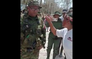 Líder indígena dejó al descubierto a General de la Zodi por sacar oro de mina ilegal en Amazonas (Video)