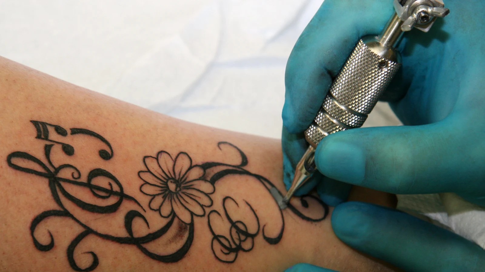 Los tatuajes aumentan el riesgo de desarrollar linfoma, según un estudio