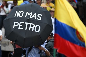 Petro derogó decreto que prohibía poseer, distribuir y comercializar drogas en Colombia