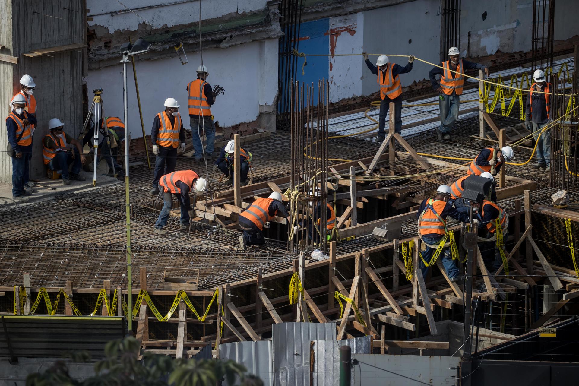 Alertan que sector de la construcción en Venezuela sigue “paralizado” por políticas económicas