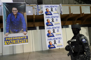 Ecuador, agobiado por el crimen, busca recuperar la tranquilidad en las urnas de votación