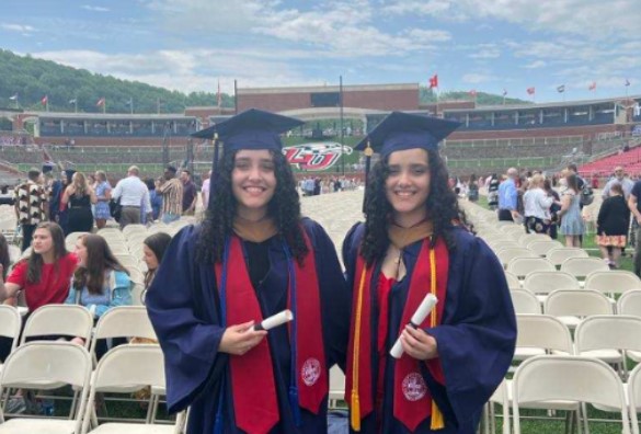 Gemelas venezolanas lograron salir de la dictadura de Maduro y se graduaron “Magna Cum Laude” en una universidad de EEUU