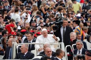 El papa Francisco está preocupado porque países están dejando de apoyar a Ucrania