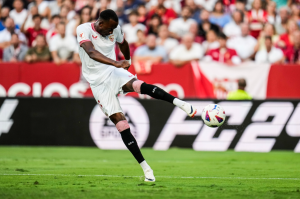 Sevilla logró su primera victoria en el esperado regreso de Sergio Ramos