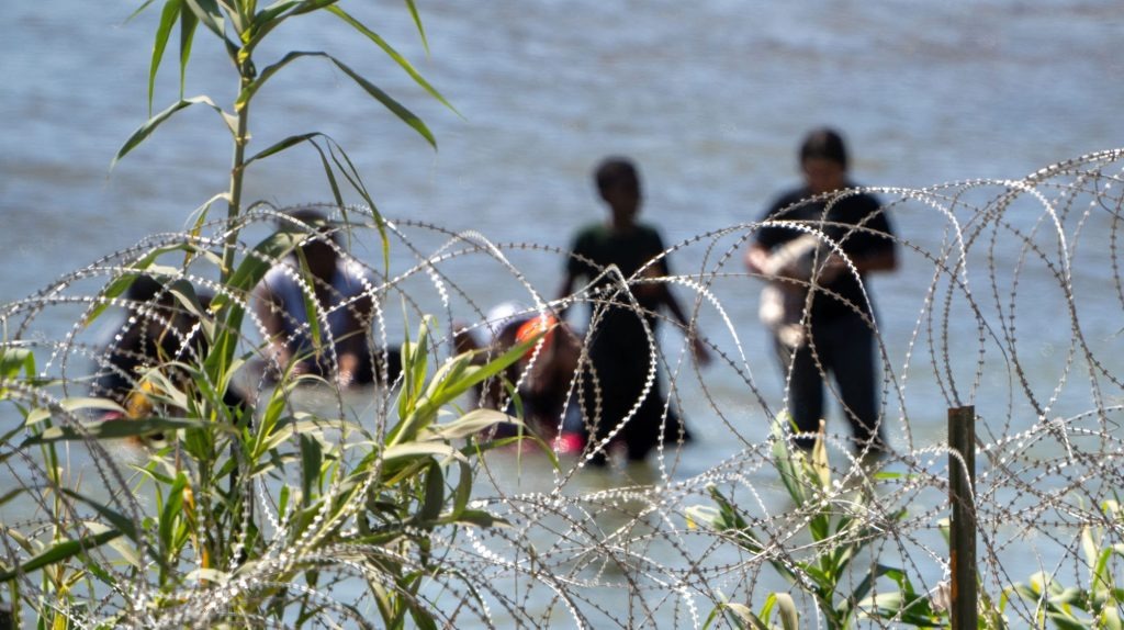 ¿Por qué deportarán inmigrantes indocumentados de la frontera con el nuevo acuerdo entre EEUU y México?