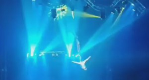 Impactante accidente de dos trapecistas en un circo captado en VIDEO: cayeron de gran altura en pleno show