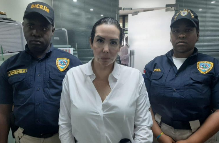 Presunta falsa cirujana venezolana fue arrestada en República Dominicana cuando intentaba huir