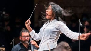 Una venezolana es la primera mujer afro-latinoamericana en dirigir Filarmónica de Bruselas (VIDEO)