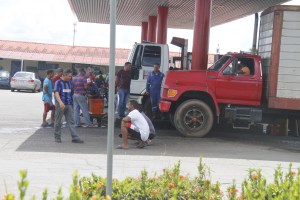 Camioneros y gandoleros se calan tremendas colas porque la escasez de gasoil se agudizó en Monagas