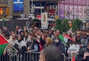 Palestinos e israelitas chocan en las calles de Nueva York mientras arde el conflicto en el Medio Oriente