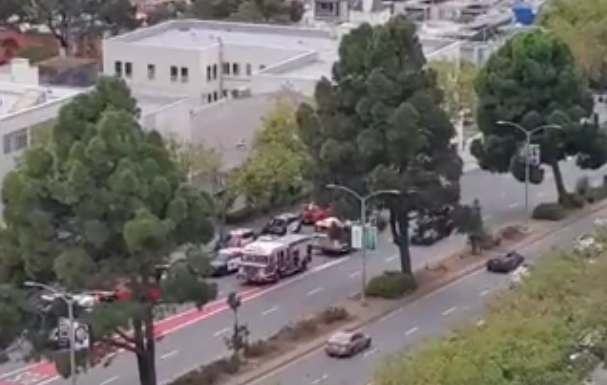 Conductor estrelló su vehículo contra la fachada del consulado chino en San Francisco (Video)