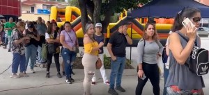 En la plaza Washington de el Paraíso realizan largas colas para votar en la Primaria (VIDEO)