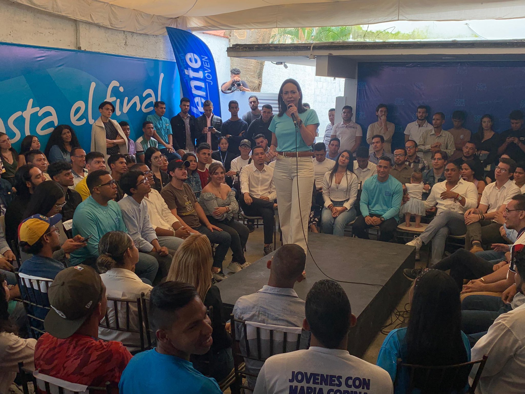 “Este triunfo es de ustedes muchachos”, María Corina Machado se reunió con jóvenes en Caracas