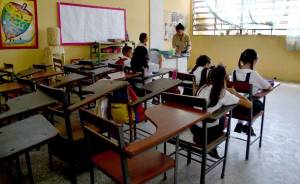 Maestros venezolanos no tienen dinero para ir a las escuelas: “Estamos en pobreza crítica”