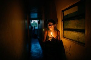 Ahorrar electricidad o morir del calor: el dilema de venezolanos ante aumento de apagones